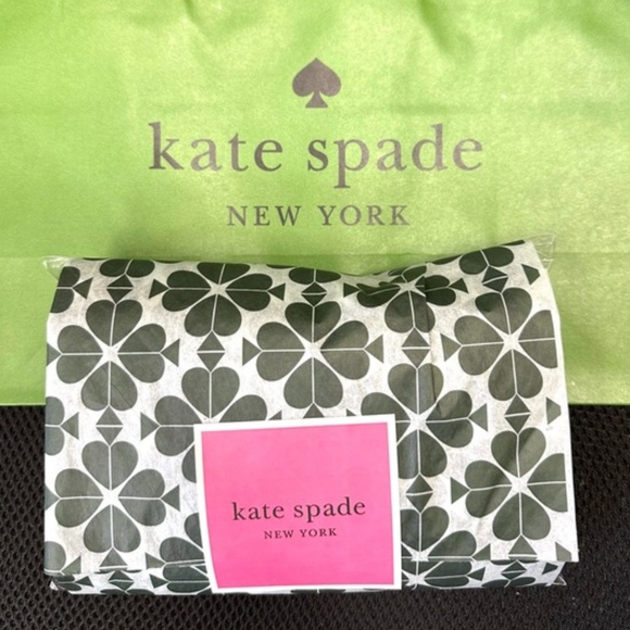 NEW Kate Spade KG488 Signature Spade Flower Medium Compact Bifold Wallet BLACK - Picture 5 of 5